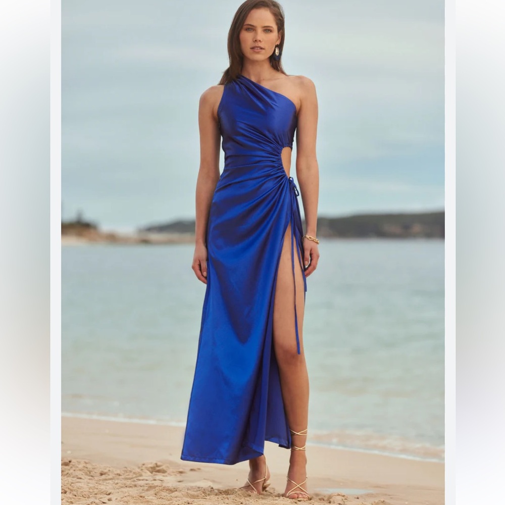 Elegant One-Shoulder Blue Gown